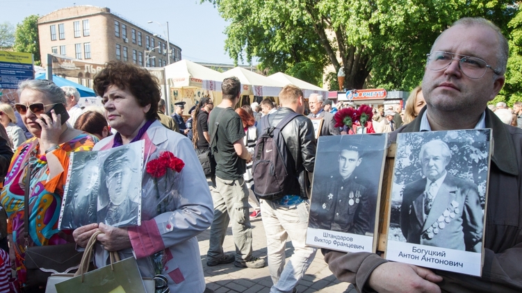 Участники акции Бессмертный полк в Киеве, фото: Украинские новости