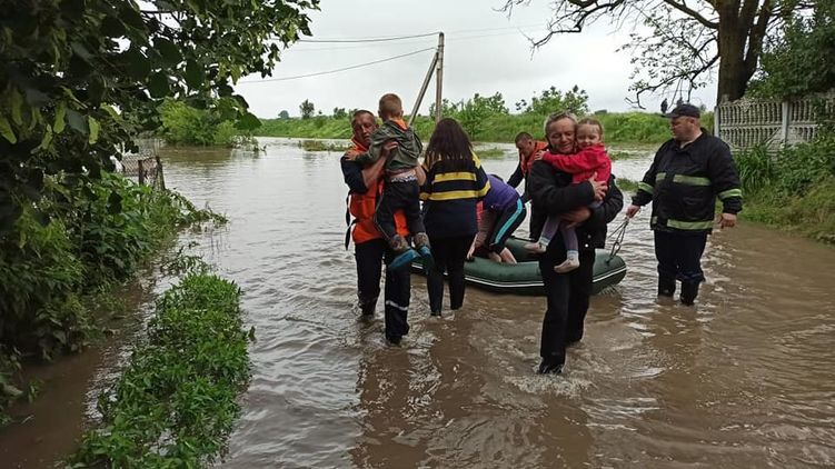 Запад Украины пострадал от паводков. Фото: ГСЧС