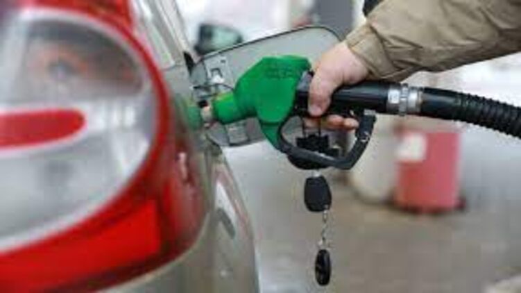 Бензин и дизель в ближайший месяц будут дорожать, минимум, на 15-20 копеек в неделю. Фото из открытых источников
