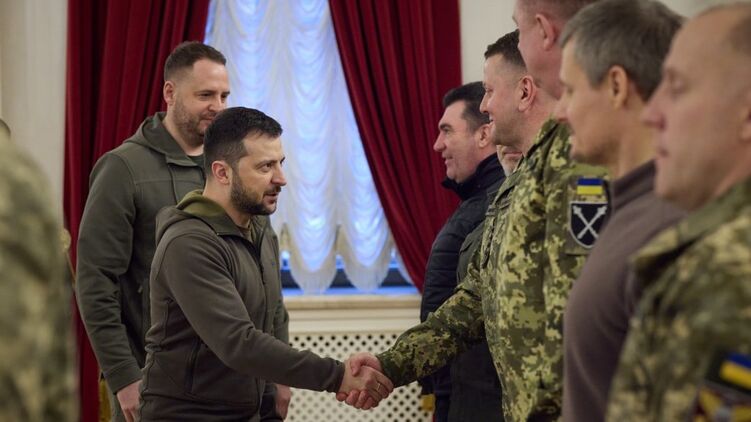 Залужный просит Зеленского подписать закон об ужесточении ответственности для военных. Фото: president.gov.ua