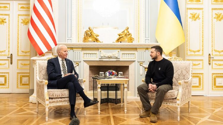 Президент США Джо Байден (ліворуч) здійснив несподіваний візит до свого українського колеги Володимира Зеленського, фото: president.gov.ua