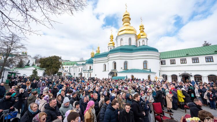 В УПЦ призвали верующих встать на защиту монастыря в Киево-Печерской Лавре, фото: Телеграм-канал УПЦ