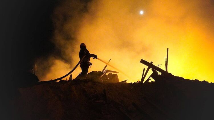 Пожежа після російського удару у Хмельницькій області