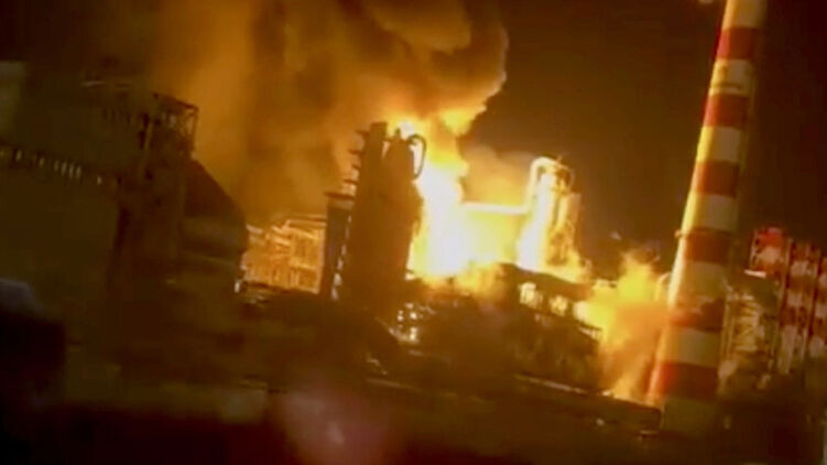 Пожар на нефтебазе в Туапсе. Кадр из видео