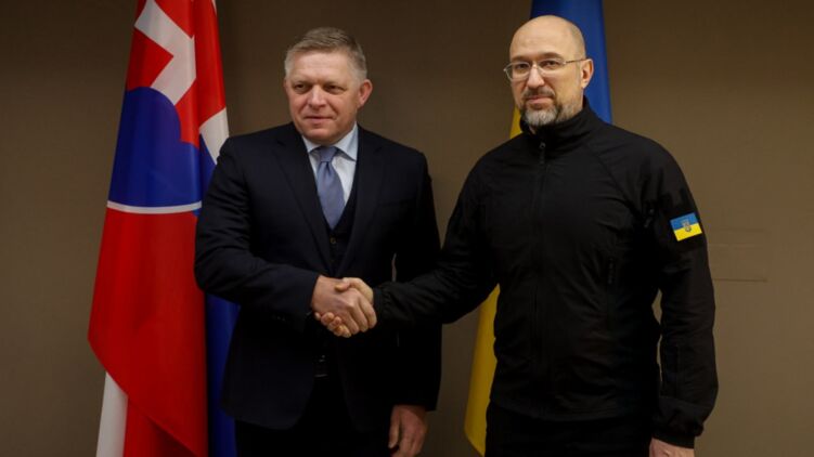 Премьеры Украины Денис Шмыгаль (справа) и Словакии Роберт Фицо пытались найти общий язык в Ужгороде. Фото: kmu.gov.ua