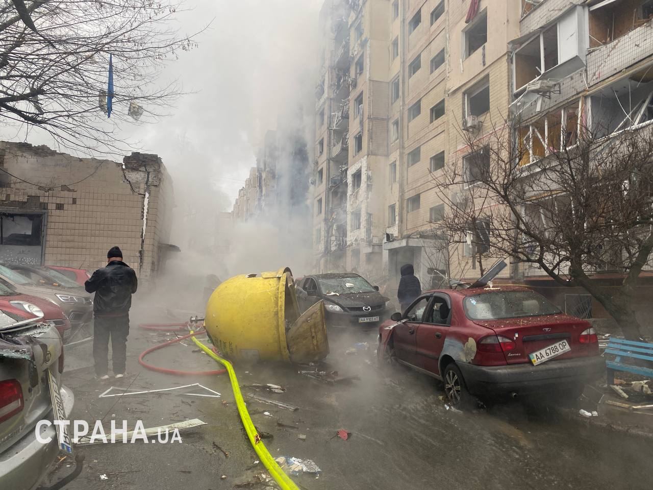 Фото последствий прилета в жилой дом в Соломенском районе Киева