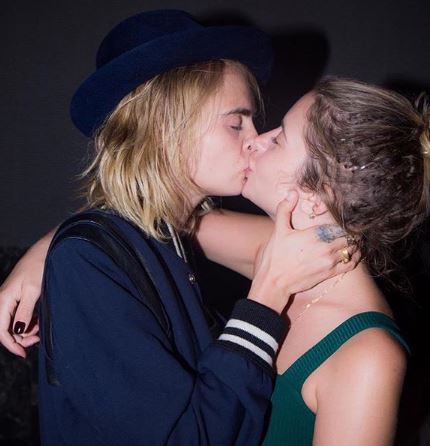 Две лесбиянки играют с друг другом играть онлайн | Игры ВКонтакте