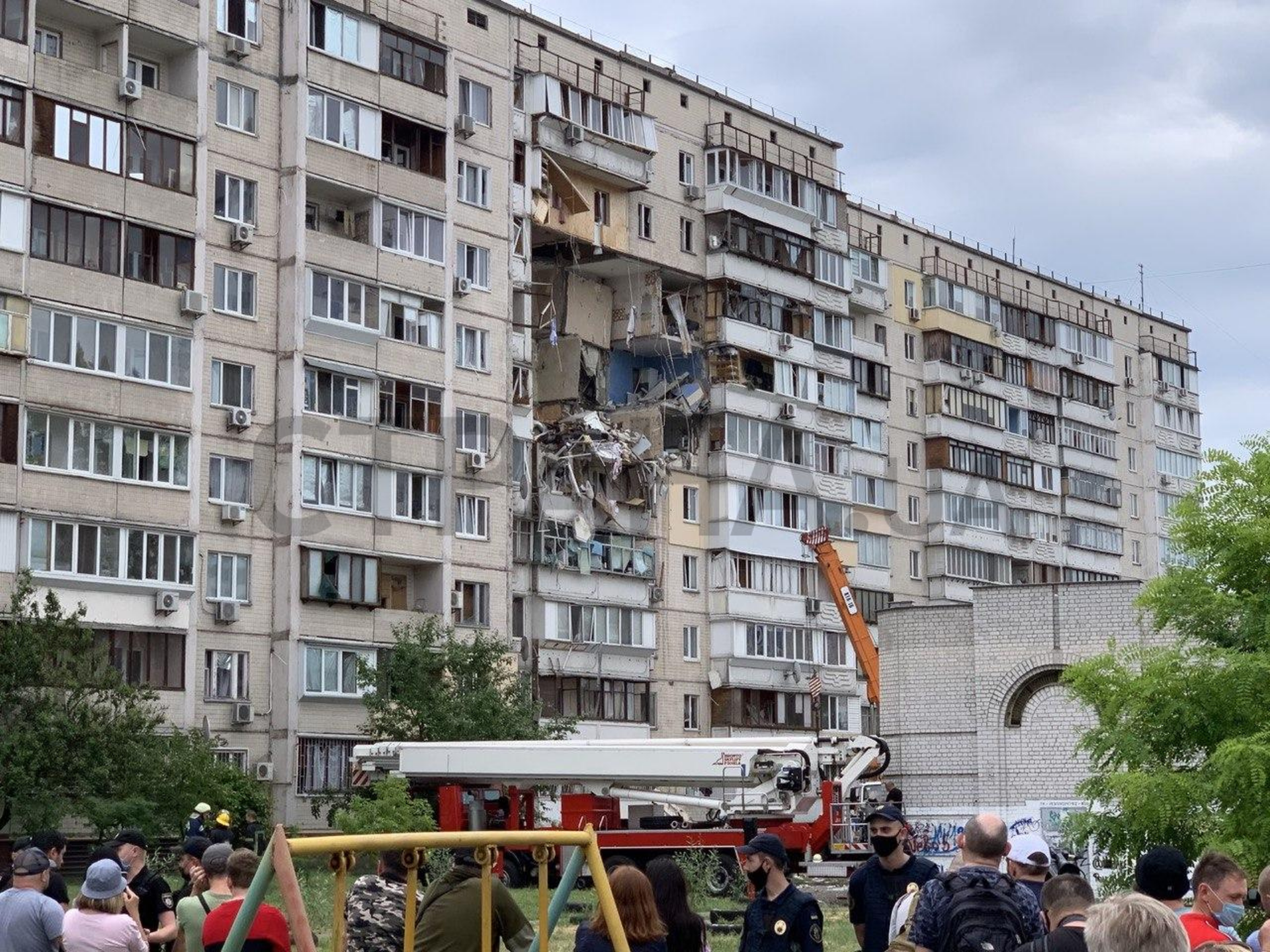 Взрыв дома в Киеве - онлайн-трансляция с места событий. Фото и видео как  рухнула многоэтажка