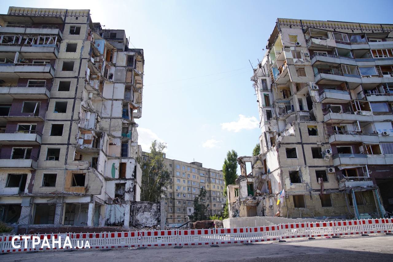 Как живут люди в разрушенном доме в Днепре