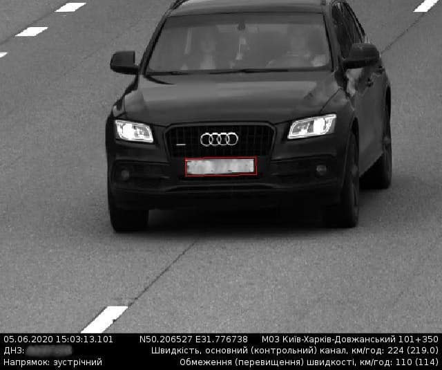 Камери зафиксировали машину, которая гнала со скоростью 224 км/час. Фото: facebook.com/patrolpolice.gov.ua