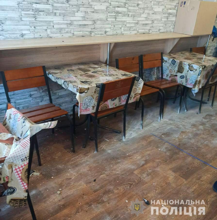В Полтавской области неизвестные забросили петарды в здания кафе. Фото: pl.npu.gov.ua