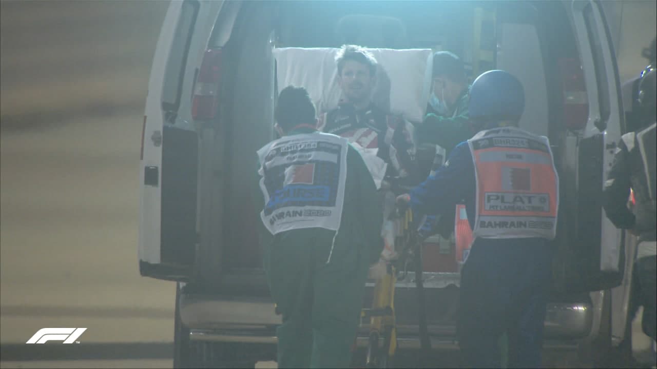 Болид пилота "Хааса" Грожана вспыхнул после аварии на гран-при Бахрейна. Фото: РИА Новости