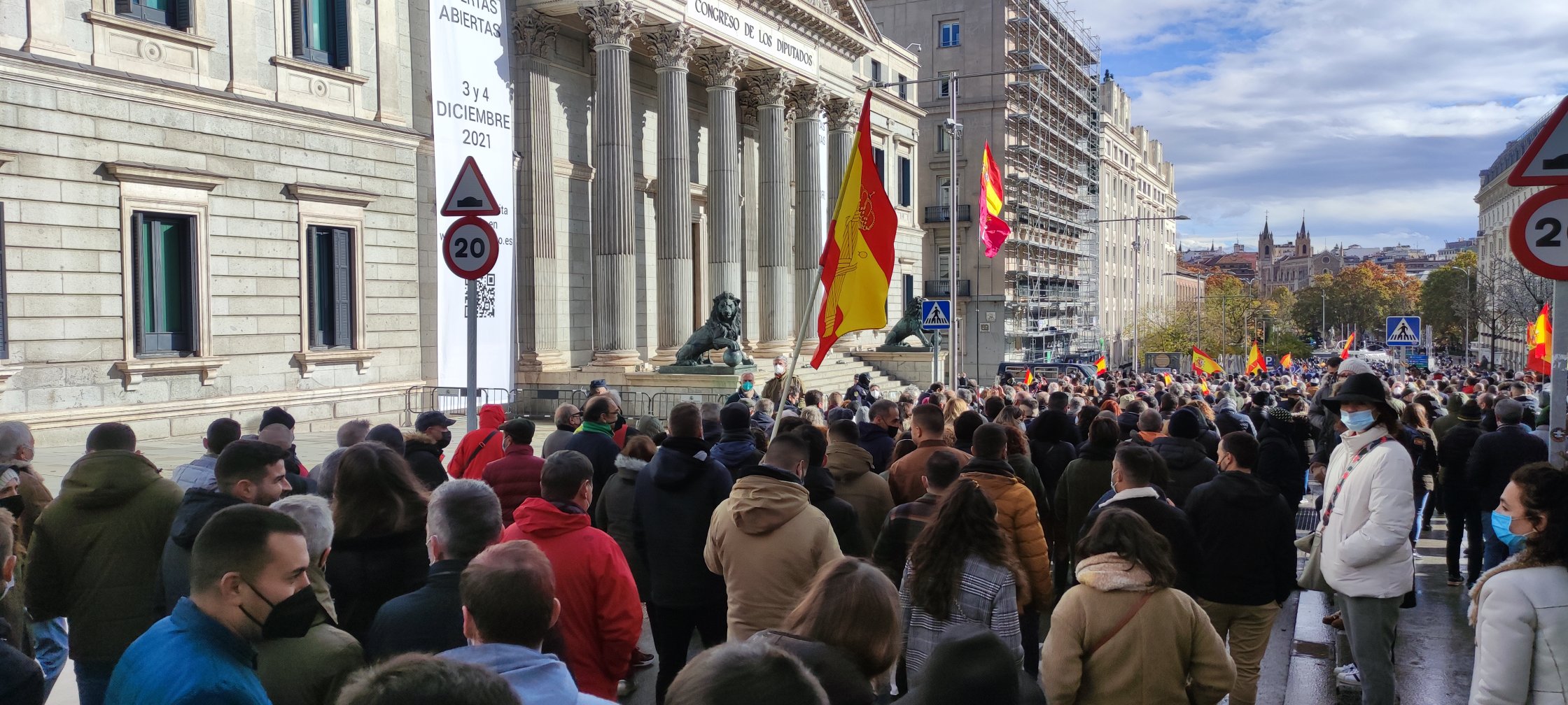 Митингующие против поправок в законе о безопасности. Фото: Twitter/ raquelmorenobar