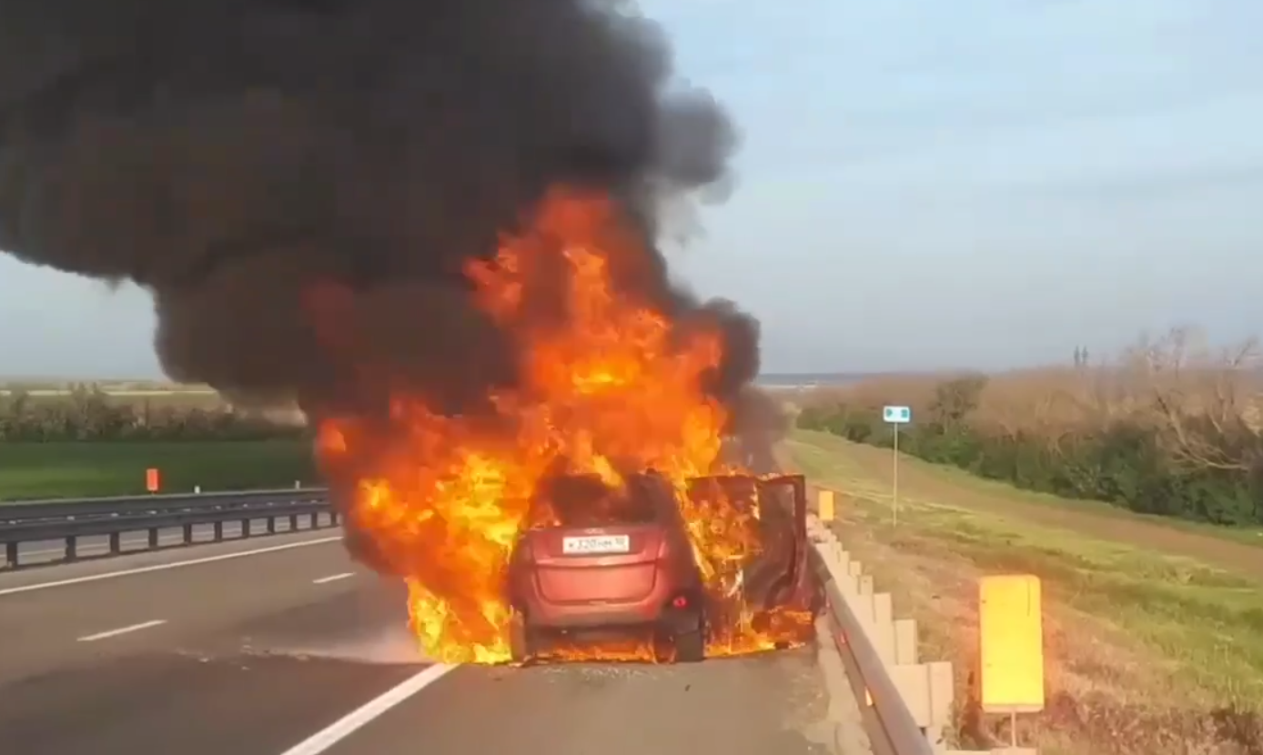 Видео последствий подрыва авто российского депутата Дениса Харитонова