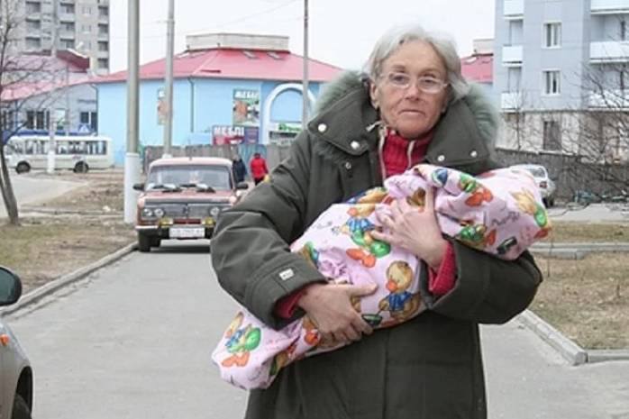У самой пожилой роженицы в Украине забрали дочь