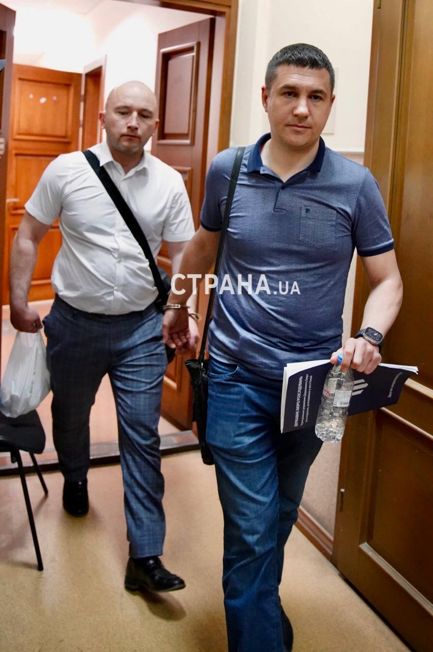 Алексей Тандыр в наручниках отправился в СИЗО