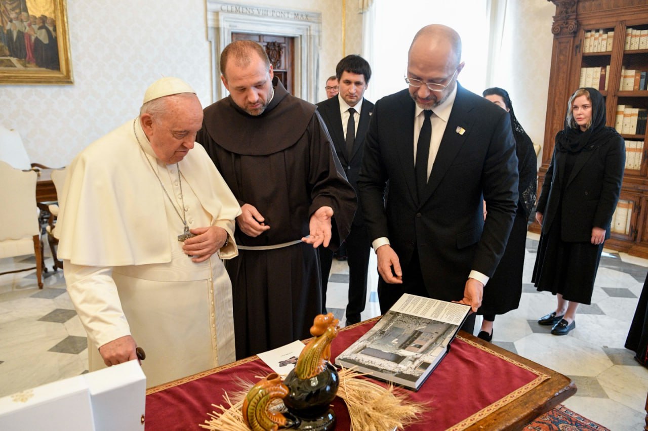 Шмигаль зустрівся у Ватикані з Папою Римським Франциском