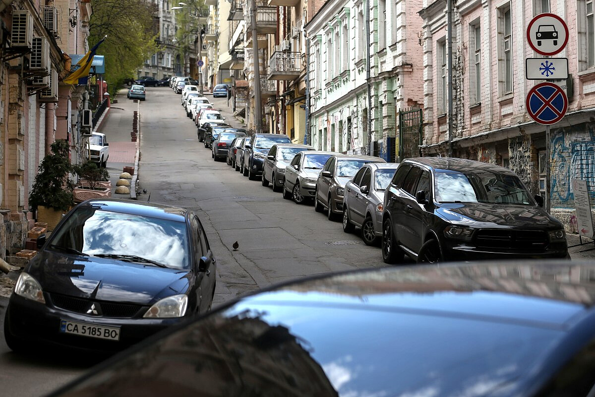 Почему в Украине рекордно растут продажи элитных авто, а цены на  электрокары обвалились